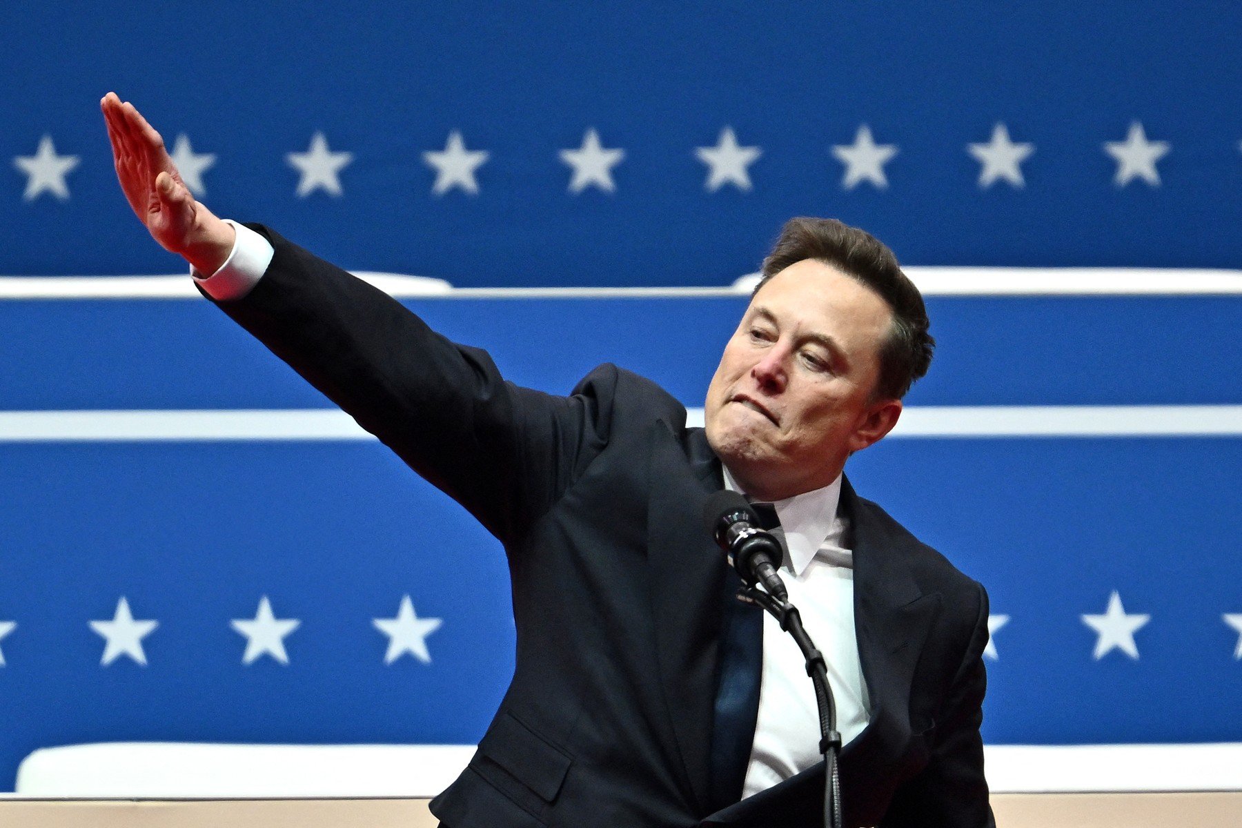 Downing Street critică discursul inflamator și periculos al lui Elon Musk în timpul demonstrației extremiste de la Londra / Miliardarul avertizase că violența va ajunge la toți, indiferent dacă o alegem sau nu, și că trebuie să facem față sau să murimea noastră”