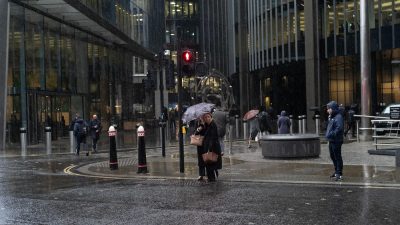 Iată o reformulare a titlului: “Schimbări meteorologiceExtreme: atenționări pentru ploi abundente și vijelii puternice / Care regiuni sunt afectate Hartă detaliată”