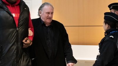 Gérard Depardieu va fi adus din nou în fața instanței, fiind acuzat de viol asupra actriței Charlotte Arnouldea noastră”