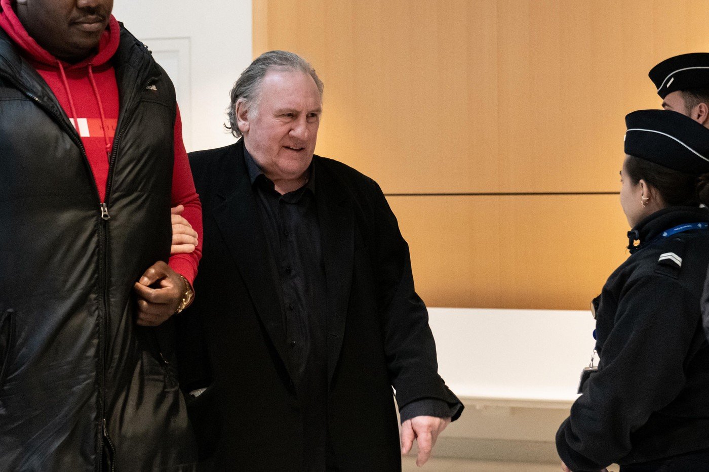 Gérard Depardieu va fi adus din nou în fața instanței, fiind acuzat de viol asupra actriței Charlotte Arnouldea noastră”