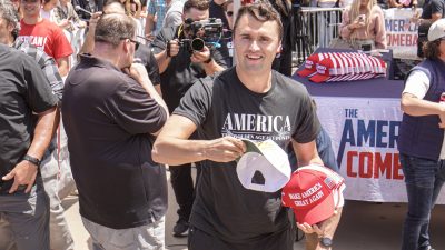 Un cunoscut activist de dreapta din Statele Unite, cunoscut pentru sprijinul său viguros acordat fostului președinte american, a fost victima unui atac letal în timp ce participa la o manifestare educațională.