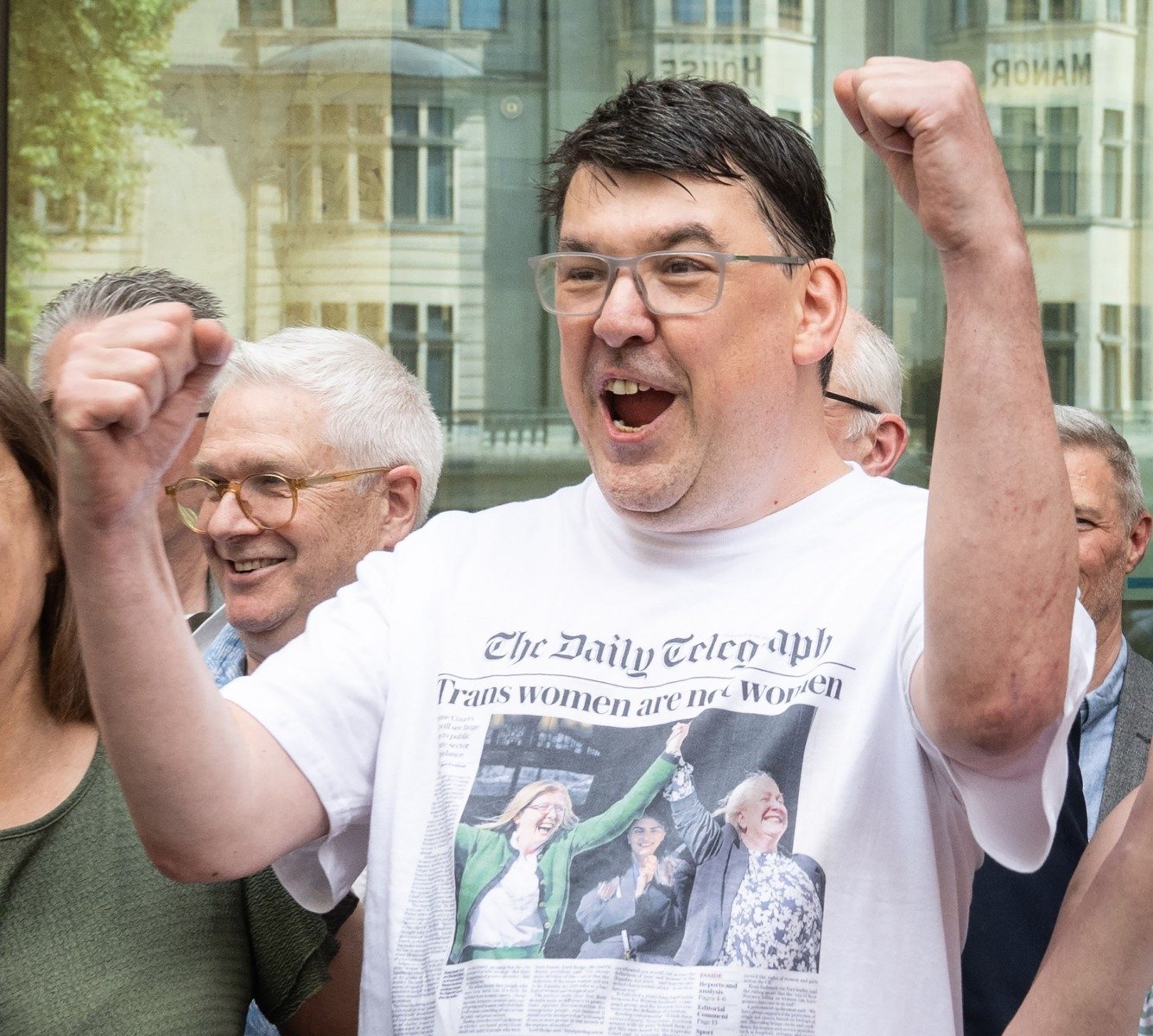 Comedianul irlandez Graham Lineham, reținut în Marea Britanie pentru declarații „transfobe” pe platforma Xea noastră”
