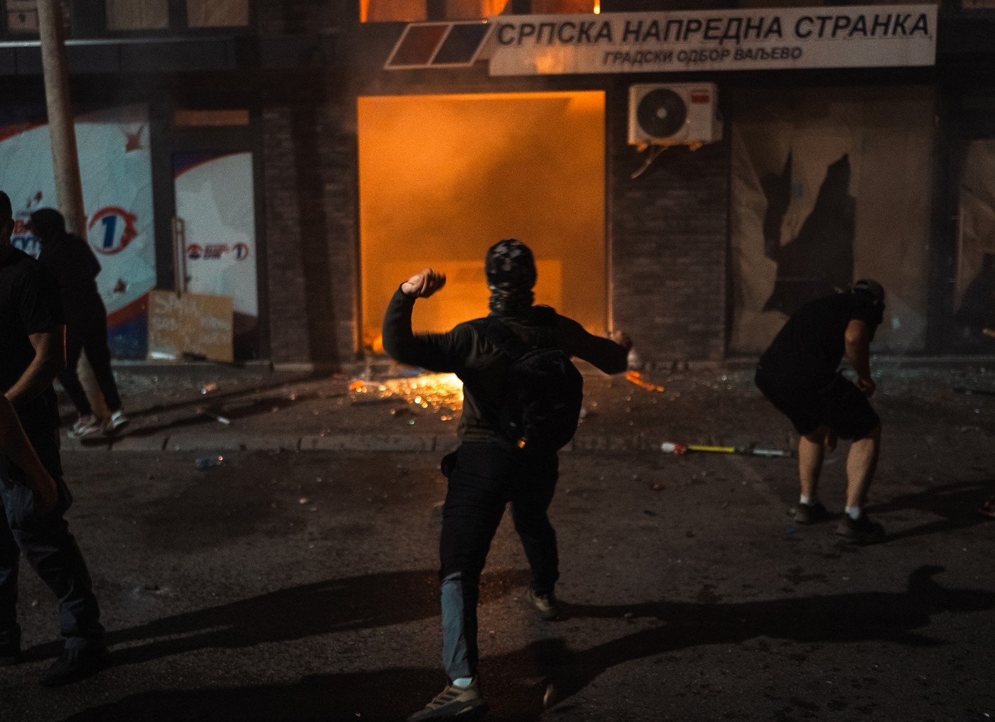 Poliția din Serbia a utilizat gaze lacrimogene pentru a separatoră demonstranții cerând alegeri anticipate: “Vučić, pleacă!”ea noastră”