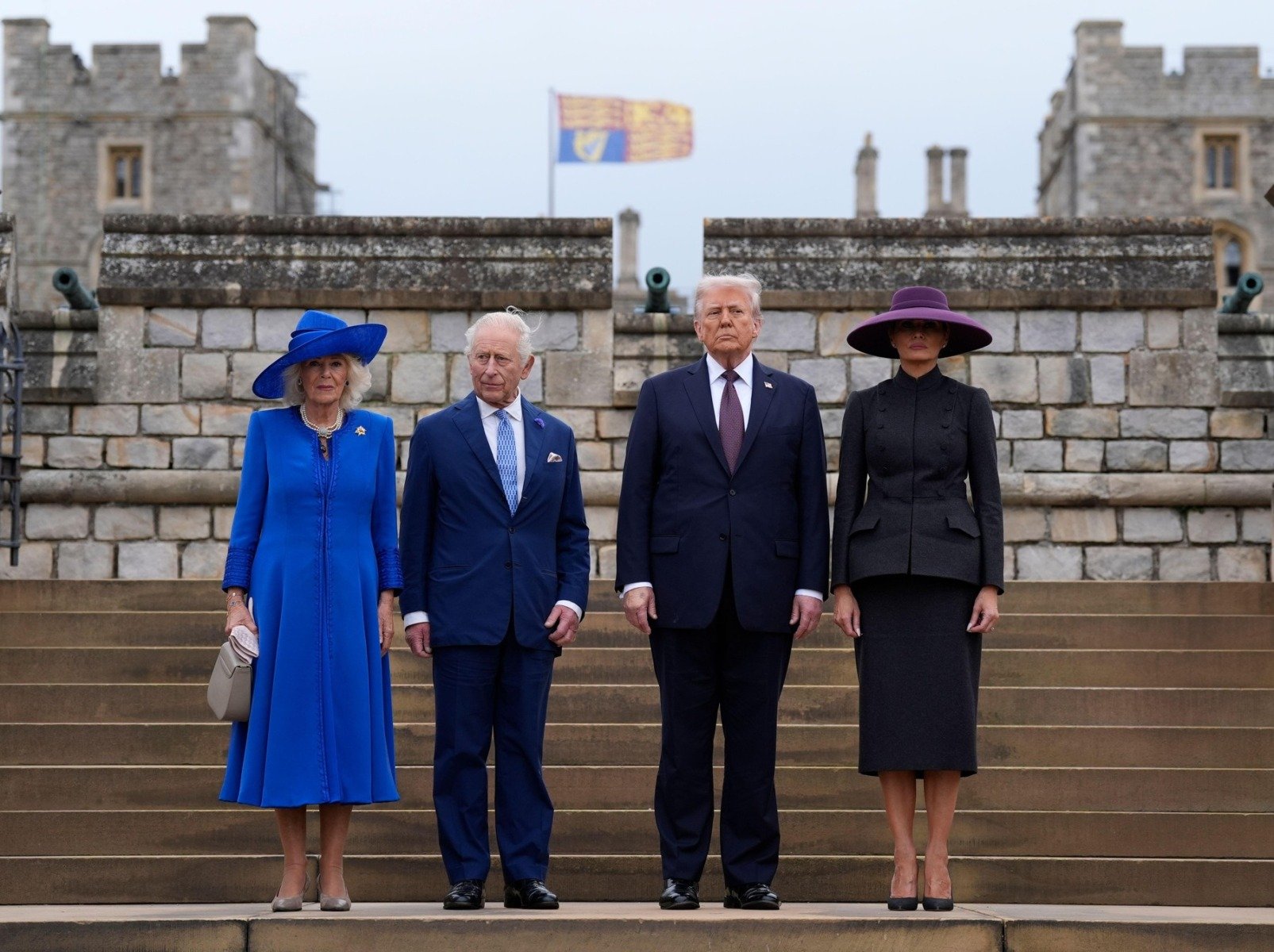 Ce cadouri oferă fostul președinte Trump și familia regală britanică în timpul vizitei la Castelul Windsorea noastră”