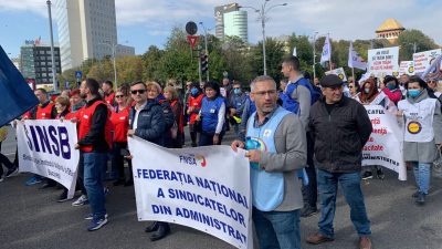Sindicaliști din administrația publică organizează un protest în București luni, amenințând cu o grevă generală și solicitând discuții cu premierul Ilie Bolojanea noastră”