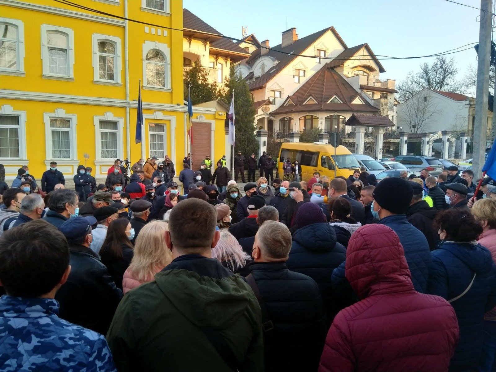 Alegeri în Moldova: autoritățile polițienești avertizează despre planuri de proteste de amploare după miezul nopții și sfătuiesc cetățenii să-și evalueze deciziile și comportamentulea noastră”