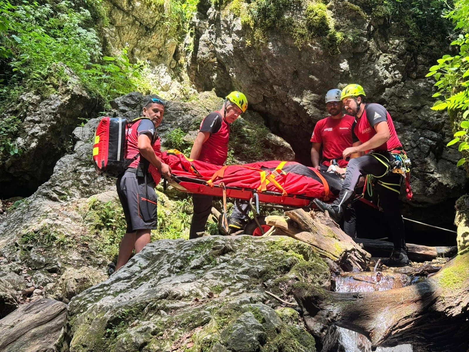 Călător francez accidentat în Munții Bucegi, recuperat după o intervenție de peste șase ore a salvamontiștilorea noastră”
