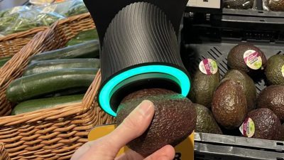 Videoclip: Scanner pentru avocado introdus de un supermarket din România, care permite clienților să vadă nivelul de maturare al fructuluiea noastră”