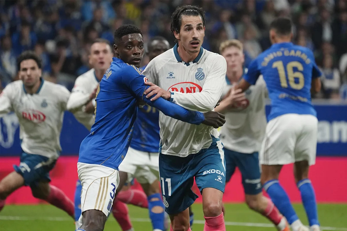 Echipele se despart cu scorul de 0-2, clubul spaniol opacityndu-si seria negativa la Oviedo si stricandu-i debutul antrenorului Luis Carrión.