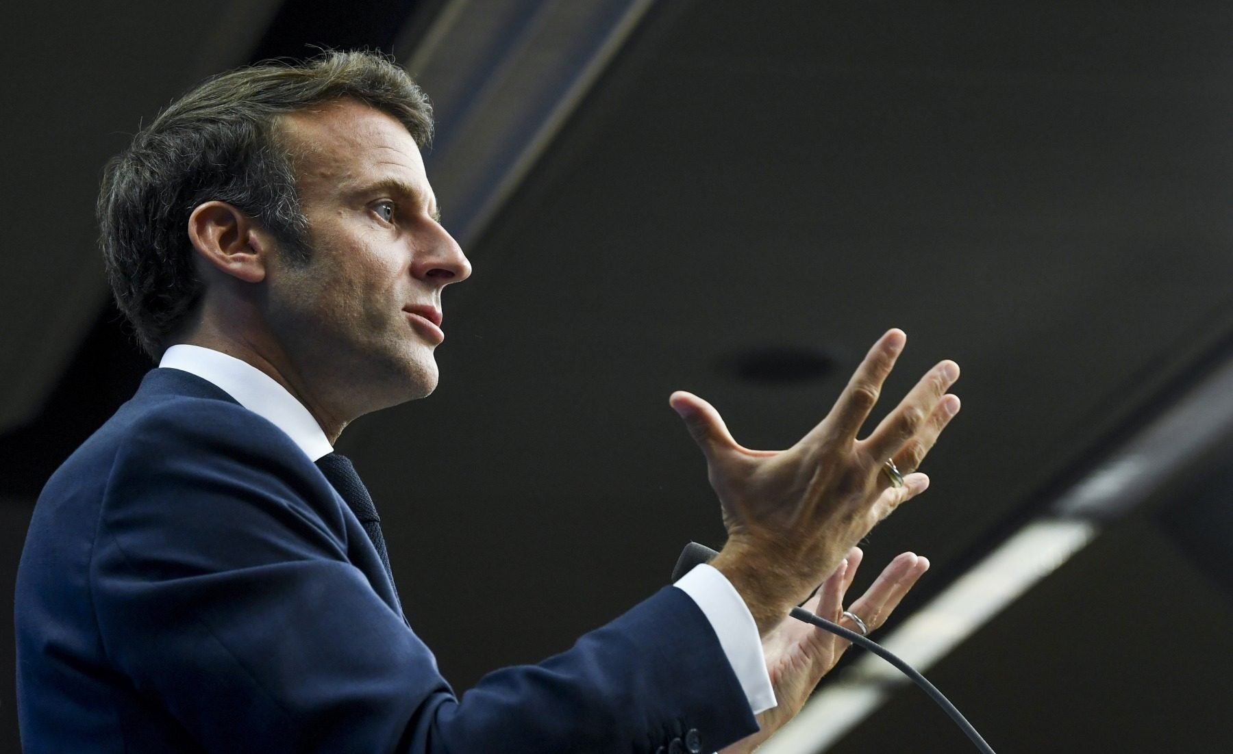 Criză politică gravă în Franța: spațiul de manevră al președintelui Emmanuel Macron s-a restrâns considerabilea noastră”