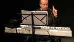 Pianistul Mircea Tiberian, o figură proeminentă în lumea muzicală, a încetat din viață. Trupul neînsuflețit al maestrului a fost găsit în camera sa de hotel, după ce a oferit o reprezentație memorabilă la Galați.