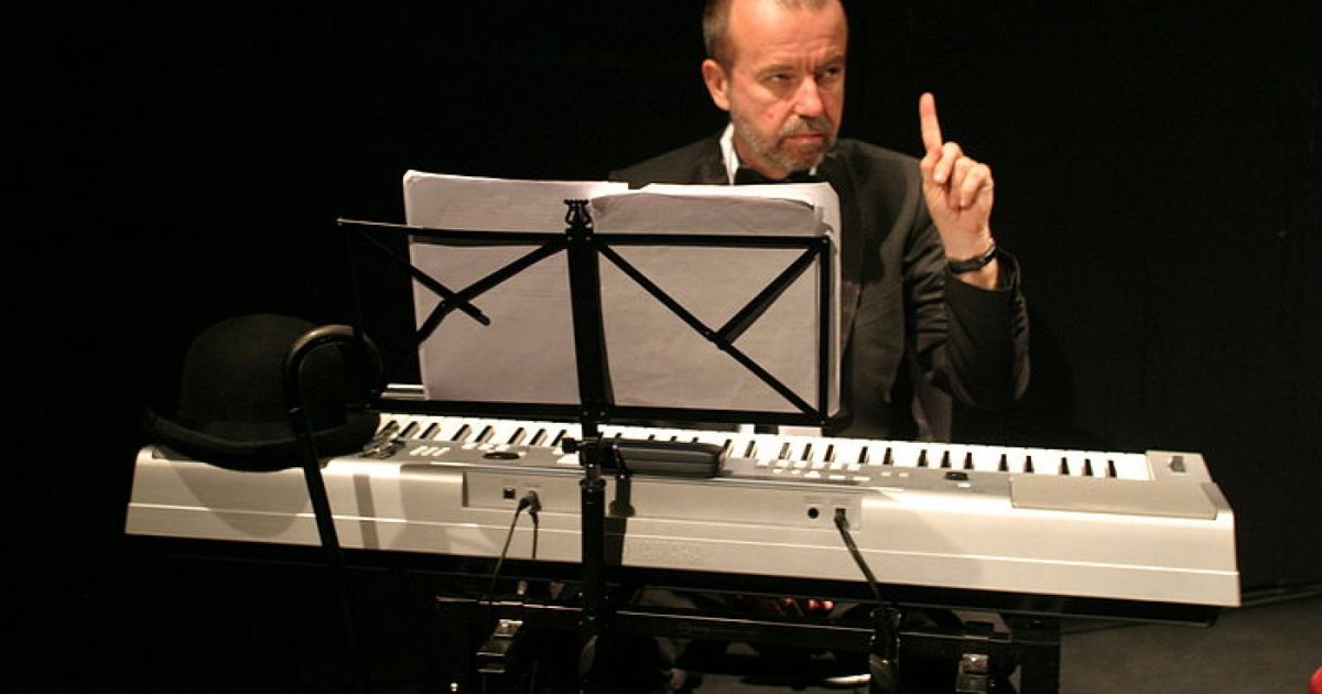 Pianistul Mircea Tiberian, o figură proeminentă în lumea muzicală, a încetat din viață. Trupul neînsuflețit al maestrului a fost găsit în camera sa de hotel, după ce a oferit o reprezentație memorabilă la Galați.