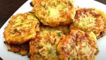 Idei de gustare sănătoasă de sezon: hamburgeri de dovlecel și brânză, copt și perfect pentru pachetul de școală sau birouea noastră”