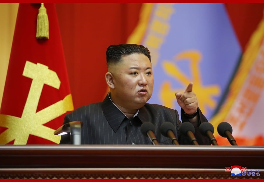 Kim Jong Un a verificat primul distrugător de 5.000 de tone din Coreea de Nord, dotat cu rachete nucleare / Coreea de Sud bănuiește sprijin din partea Rusieiea noastră”