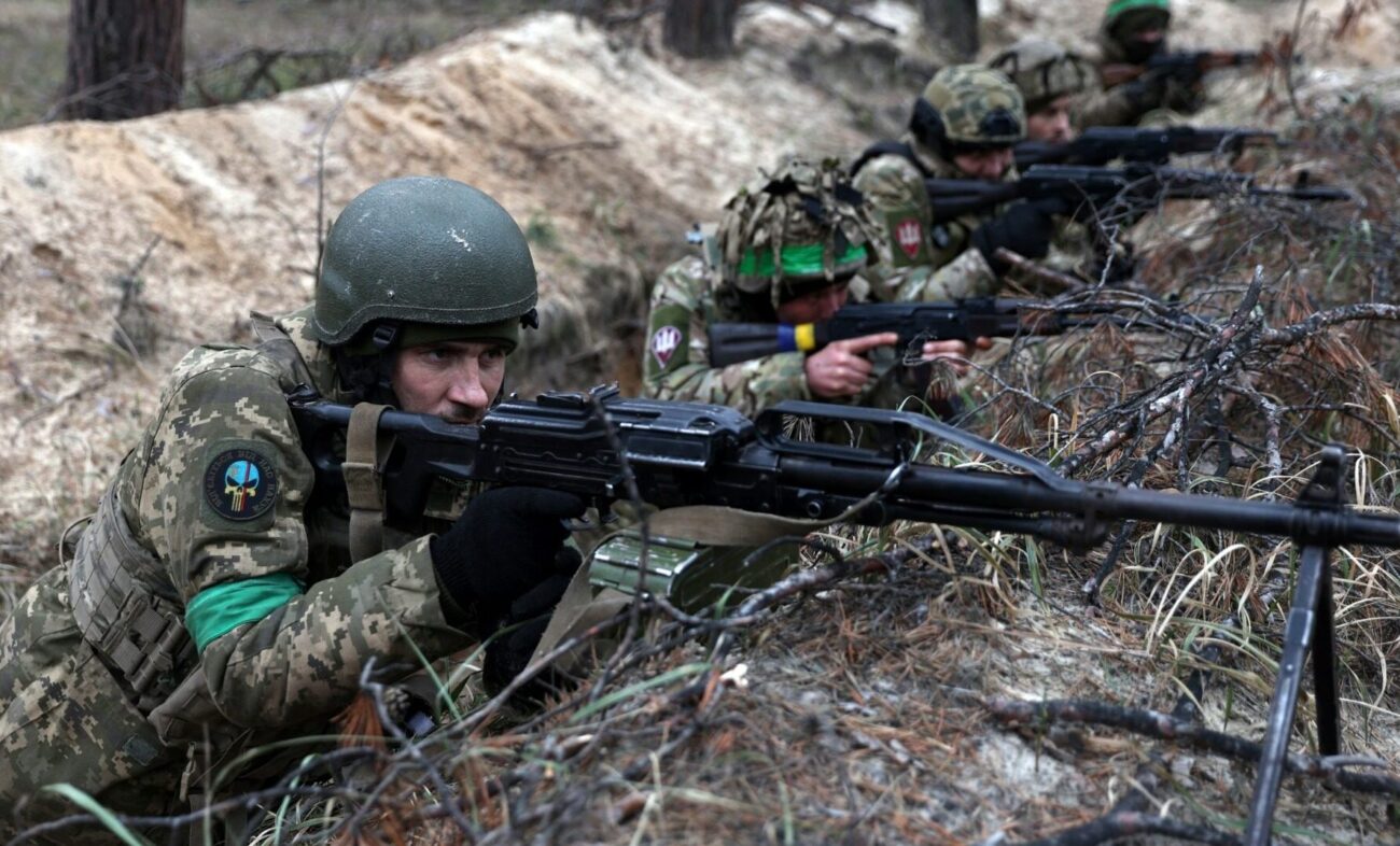 Secretarul american al Apărării îndeamnă aliații NATO să achiziționeze mai multe echipamente militare din SUA pentru Ucrainaea noastră”