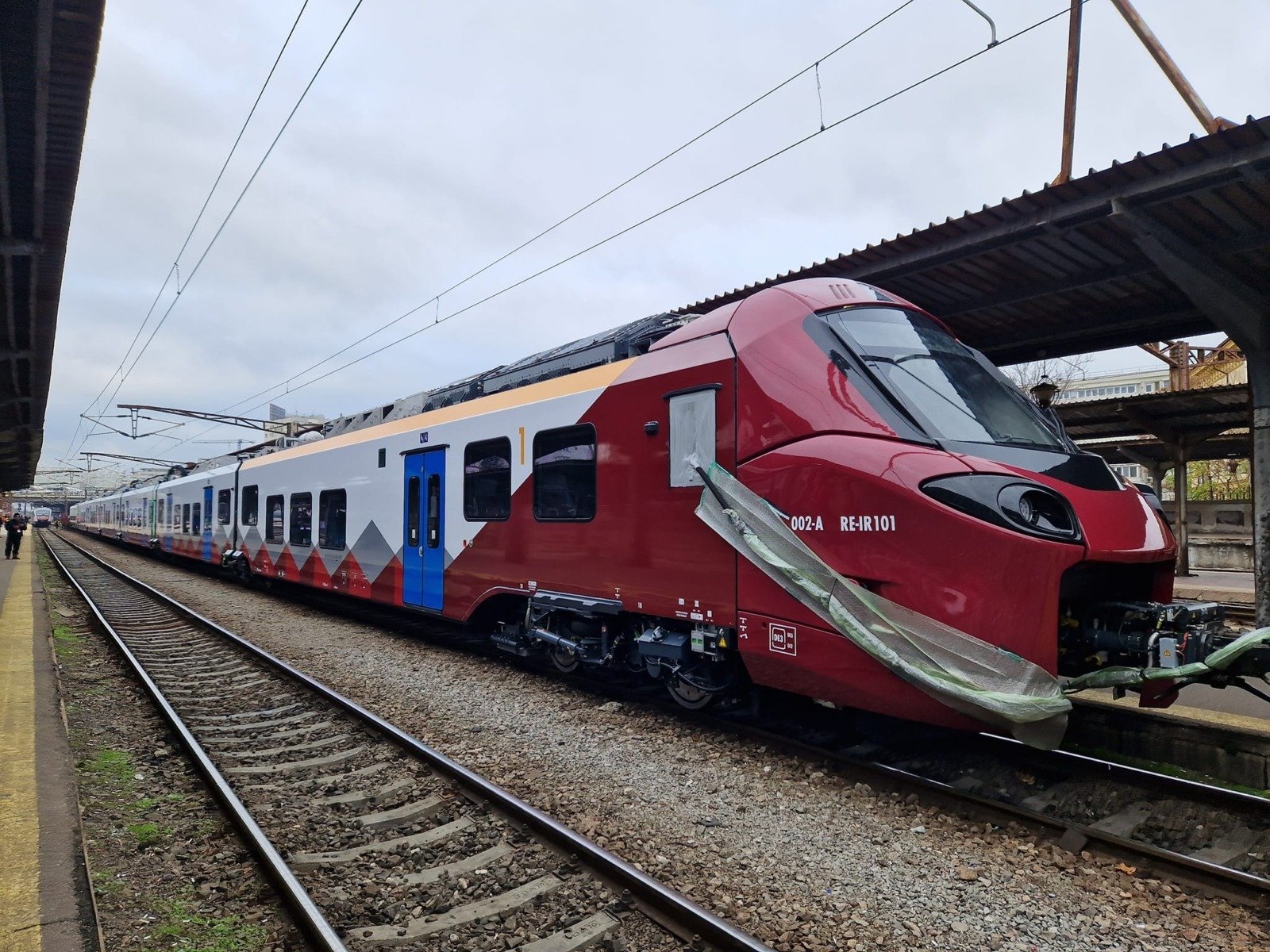 Pericol pentru trenurile electrice ale CFR Călători de a nu mai opera începând din 7 octombrie, după ce compania a fost anunțată că va fi deconectată de la rețeaua de energie din cauza restanțelor financiareea noastră”