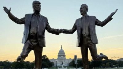 Imagine satirică cu Trump și Epstein ținându-se de mână, reamenajată în centrul Washingtonuluiea noastră”