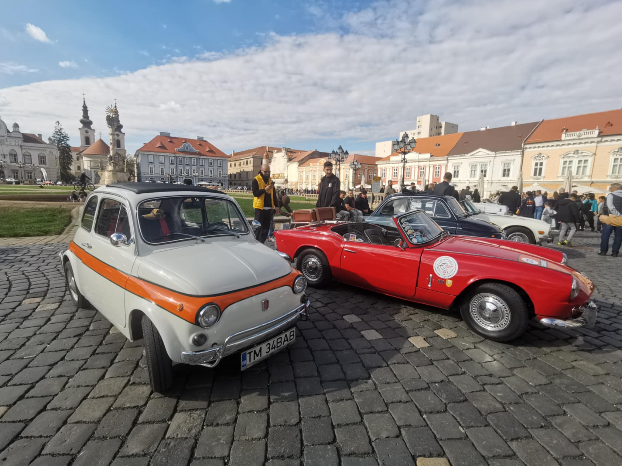 Galerie foto: Mai mult de 130 de mașini de colecție, cu o stare de cel puțin 30 de ani, expuse la evenimentul Retroparada Toamnei din Timișoaraea noastră”