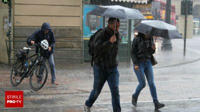 Avertizare meteo: alertă de vreme extremă în două zone din țară, până la sfârșitul zilei de vineri. Este anunțată o perioadă de furtuni puternice. Prognoza meteo pentru capitală, prezentată pe o hartă interactivă.