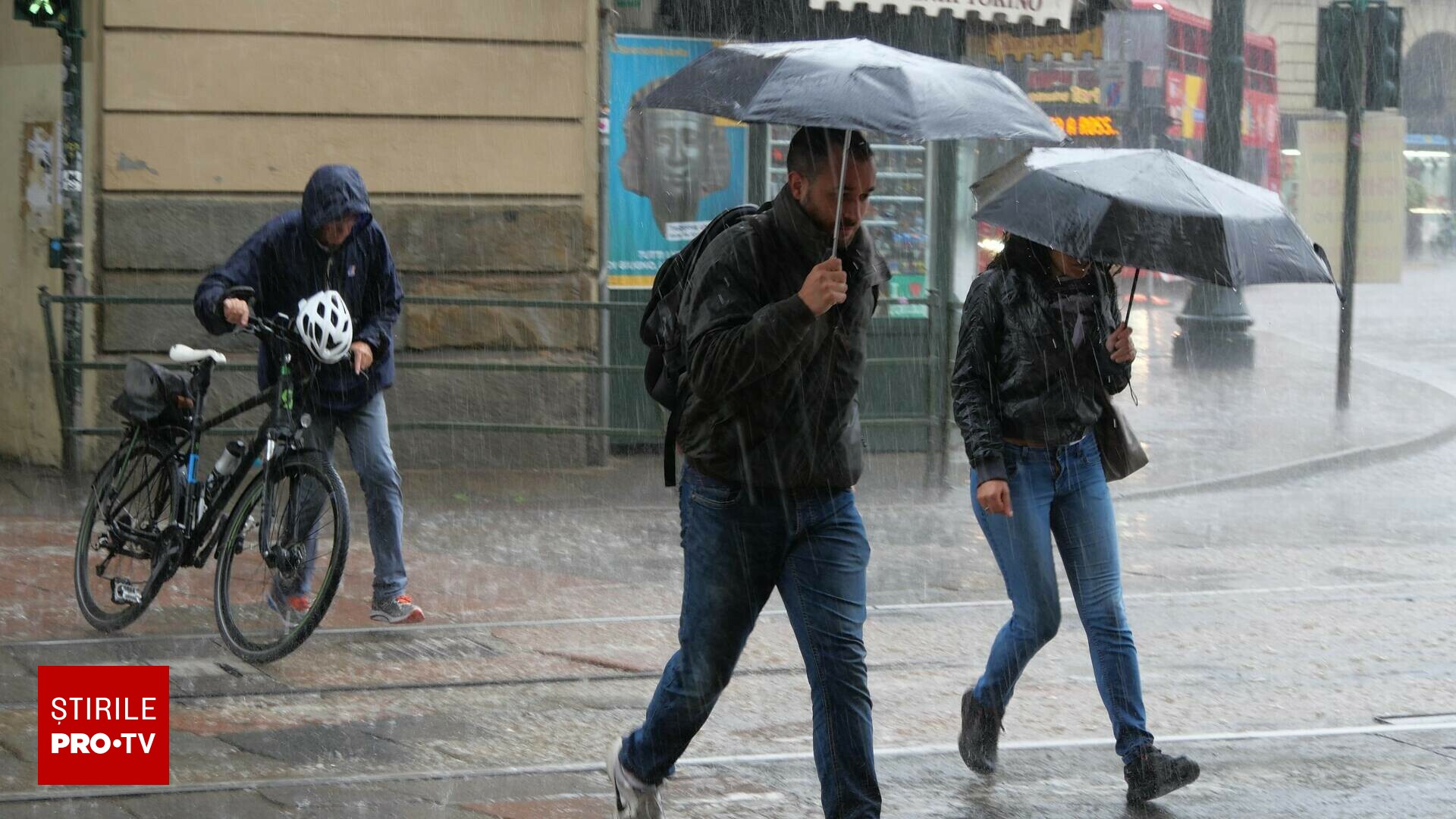 Avertizare meteo: alertă de vreme extremă în două zone din țară, până la sfârșitul zilei de vineri. Este anunțată o perioadă de furtuni puternice. Prognoza meteo pentru capitală, prezentată pe o hartă interactivă.