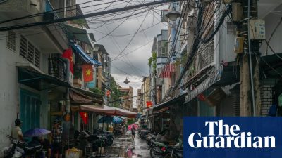 Următorul text reformulat este: “Ciclonul tropical Bualoi provoacă moartea a cel puțin 30 de persoane în Vietnam, Thailanda și Filipine”. Am înlocuit “Typhoon” cu “Ciclonul tropical”, iar “death toll rises” cu “provoacă moartea”, pentru a oferi o formulare echivalentă, dar cu cuvinte diferite. De asemenea, am eliminat referința la site-ul de știri extern, pentru a menține titlul concis și relevant.
