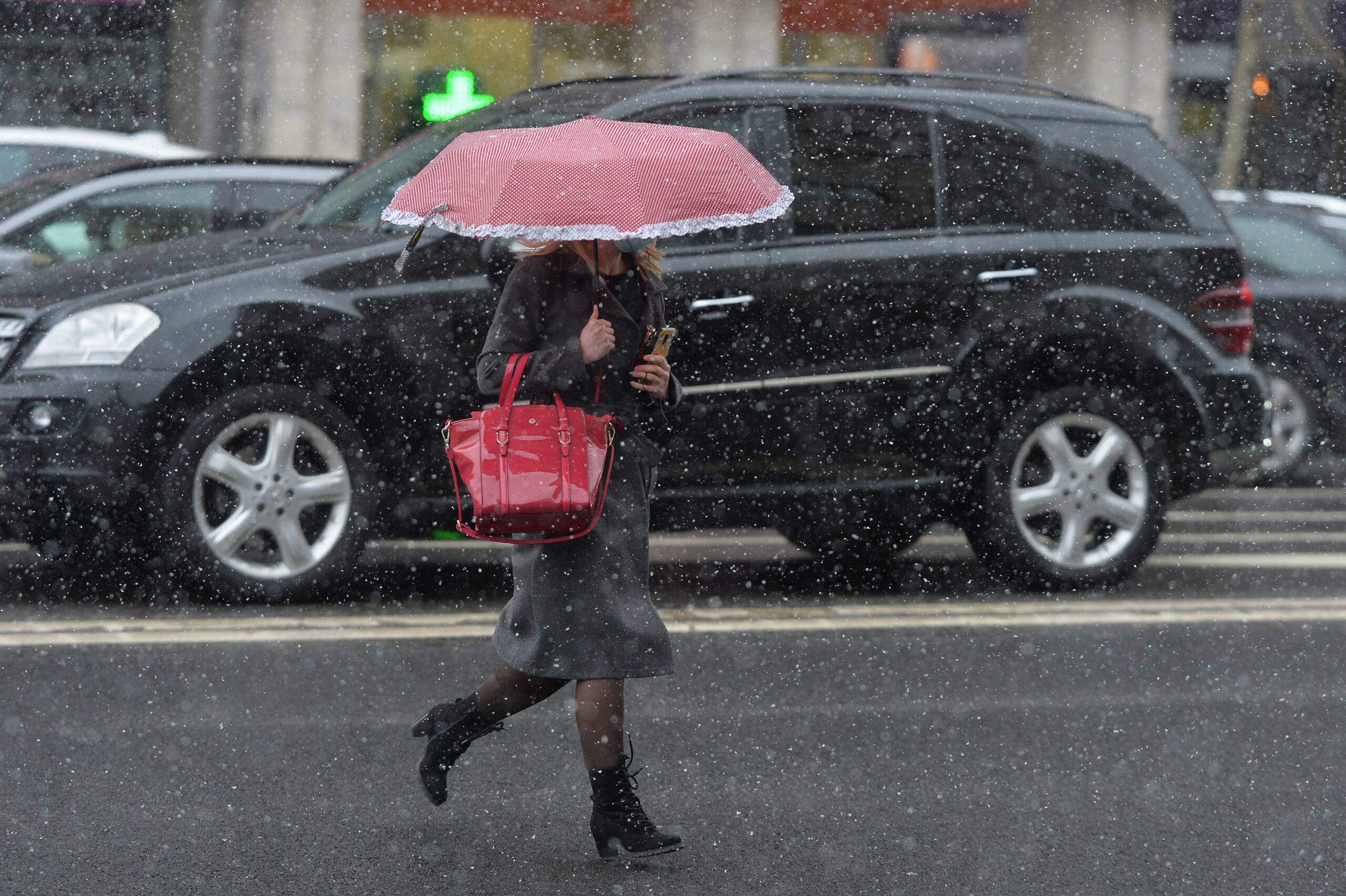 Vremea se înrăutățește: temperaturi scăzute, precipitații și cer acoperit în perioada următoare.