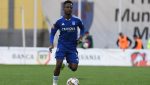 Iată o reformulare a textului:

“Comunitatea sportivă din Craiova, îngrozită de accidentarea fostului său jucător, Samuel Asamoah: „Suntem duspre surprinși și ne rugăm pentru el” 

sau 

“Familia și foștii colegi ai lui Samuel Asamoah, șocați de accidentare și se roagă pentru recuperarea lui” 

sau 

“Samuel Asamoah, accidentat: Foștii săi colegi de echipă și cei dragi sunt consternați și se roagă pentru el”