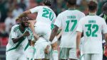 Titlul reformulat ar putea fi: “Kessie și Aouar își conduc echipele spre victorie cu duble goluri în Liga Campionilor Asiatică”. 

Sau, utilizând sinonime, putem obține:
“Kessie și Aouaracadesc la victorie cu perechi de goluri pentru echipele lor în competiția de fotbal a Ligii Campionilor din Asia”.

Sau, o altă variantă:
“Kessie și Aouar marchează câte două goluri și duc echipele lor spre triumf în Liga Campionilor Asiatică de fotbal”.