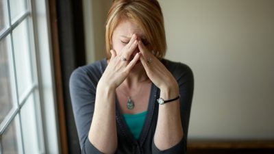 Te confrunți constant cu senzația de neadecvat? Sfaturi pentru depășirea „sindromului impostorului”ea noastră”