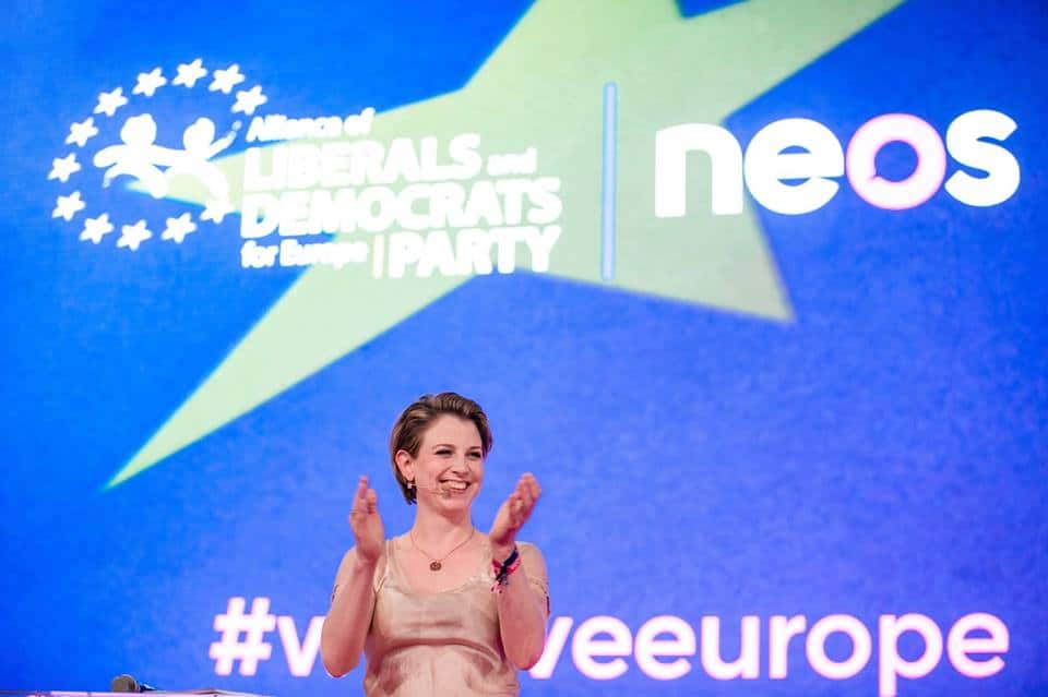 Miniștrii de externe român și austriac, Oana Țoiu și Beate Meinl-Reisinger, la meci pe Arenă Naționalăea noastră”