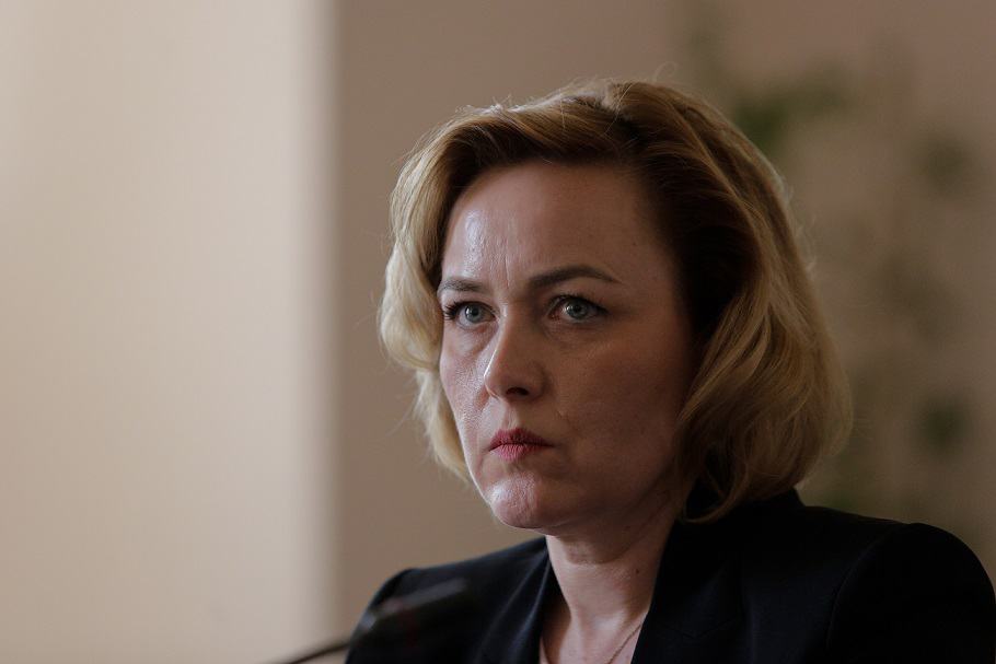 Sora fostului ministru PSD de Interne Carmen Dan, reținută în cazul unei înșelăciuni cu prejudiciu de 1,3 milioane de euro; Carmen Dan, audiată la Parchet: “Nu aveam o relație apropiată”ea noastră”