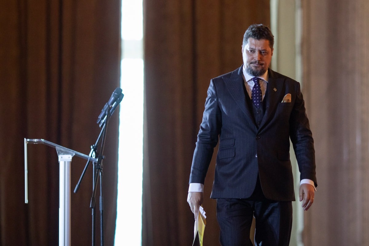 Claudiu Târziu, fost senator AUR și lider al mișcării conservatoare, solicită reducerea numărului de deputați și eliminarea fondurilor pentru partide: “Este o situație comună în care fiecare trage de resurse în propria direcție”ea noastră”