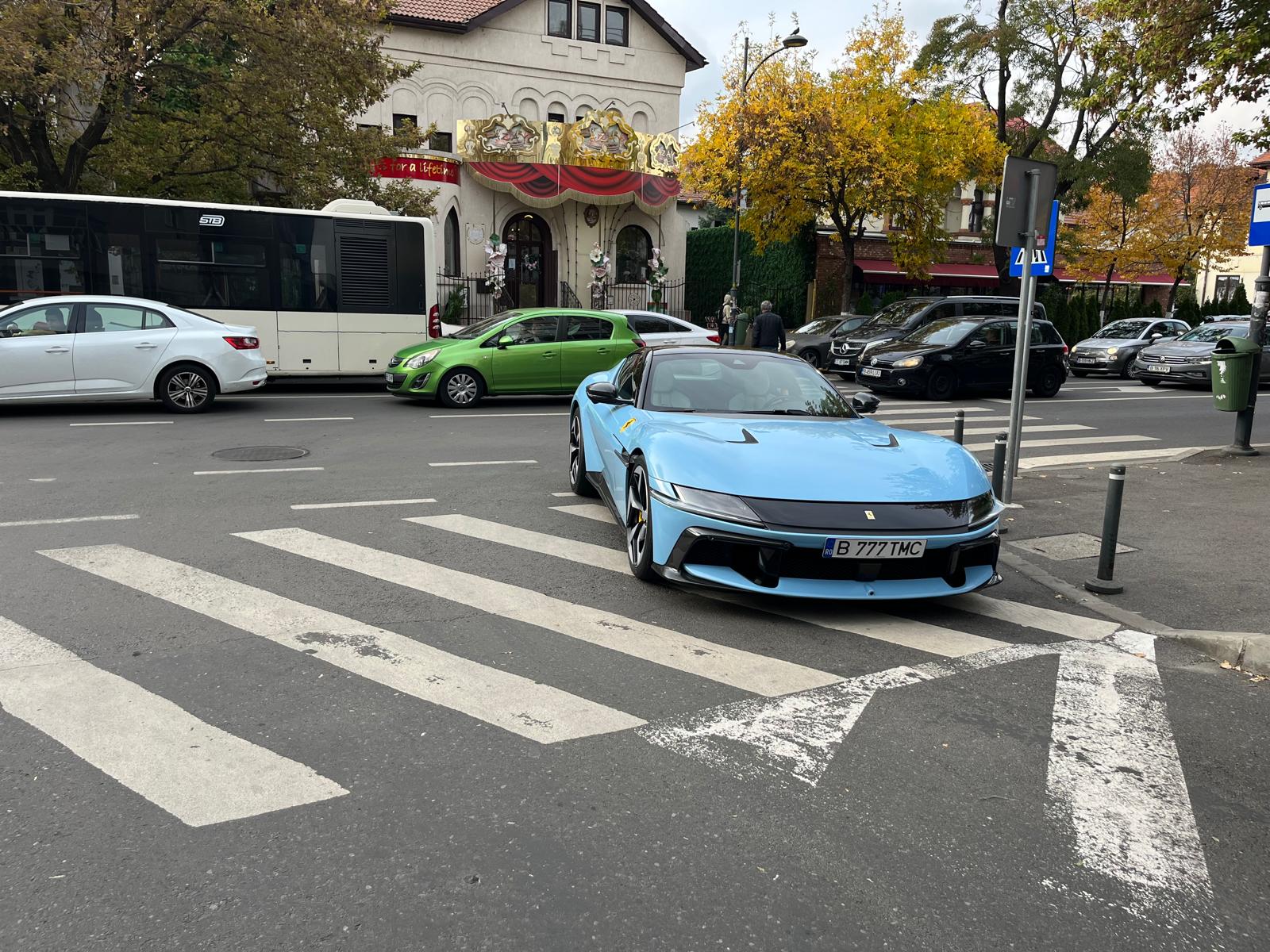 Proprietarul Ferrari-ului surprins de G4Media.ro parcând pe o zebrandă din Dorobanți, cu reacția: „Dacă a greșit, să fie responsabil”ea noastră”