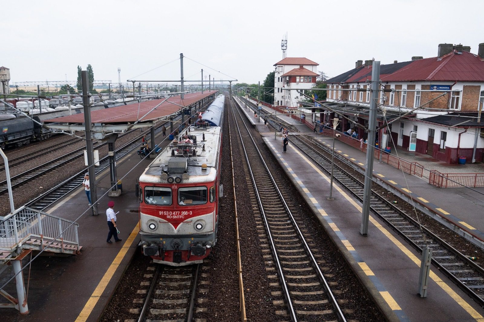 Urgent: Trenurile electrice ale companiei naționale de transport feroviar pentru călători sunt oprite din circulație pe rețeaua feroviară a țării.
