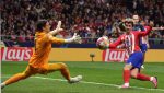 Iată o reformulare a titlului: “De ce Atletico Madrid și Inter joacă un meci amical în Libia, după ce Barcelona s-a retras”.

Sau, o altă varianta:
“Meciul amical între Atletico Madrid și Inter se va disputa în Libia, după retragerea Barcelonei”.

Sau, încă o variantă:
“Motivul pentru care Atletico Madrid și Inter vor juca un meci amical în Libia, în loc de Barcelona, care a renunțat la acest angajament”.