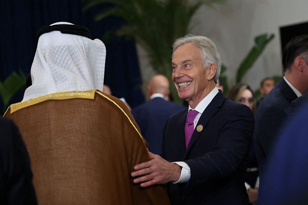 A fost Kosovo reconstruit cu adevărat de catre Blair?
sau
Cu adevărat, a reincarcat Blair Kosovo-ul?
sau
A reusit Blair sa rebuiasca Kosovo?
sau
Cat de mult a reusit Blair sa reconstruiasca Kosovo?