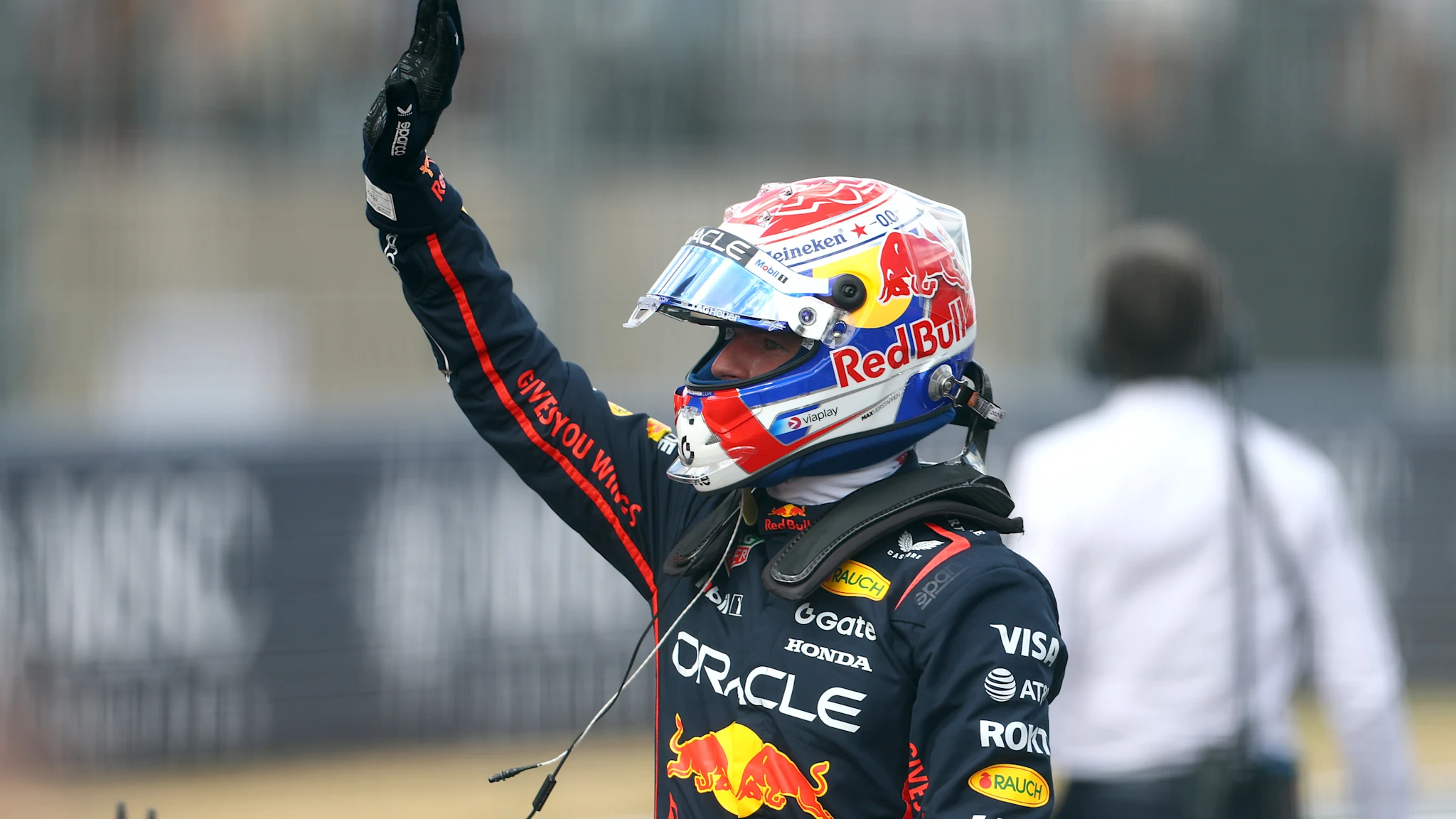 Pilotul olandez Max Verstappen obtine victoria in cursa sprint dramatica de la Austin, in timp ce ambele echipe McLaren se retrag din competitie dupa un accident la primul tur.