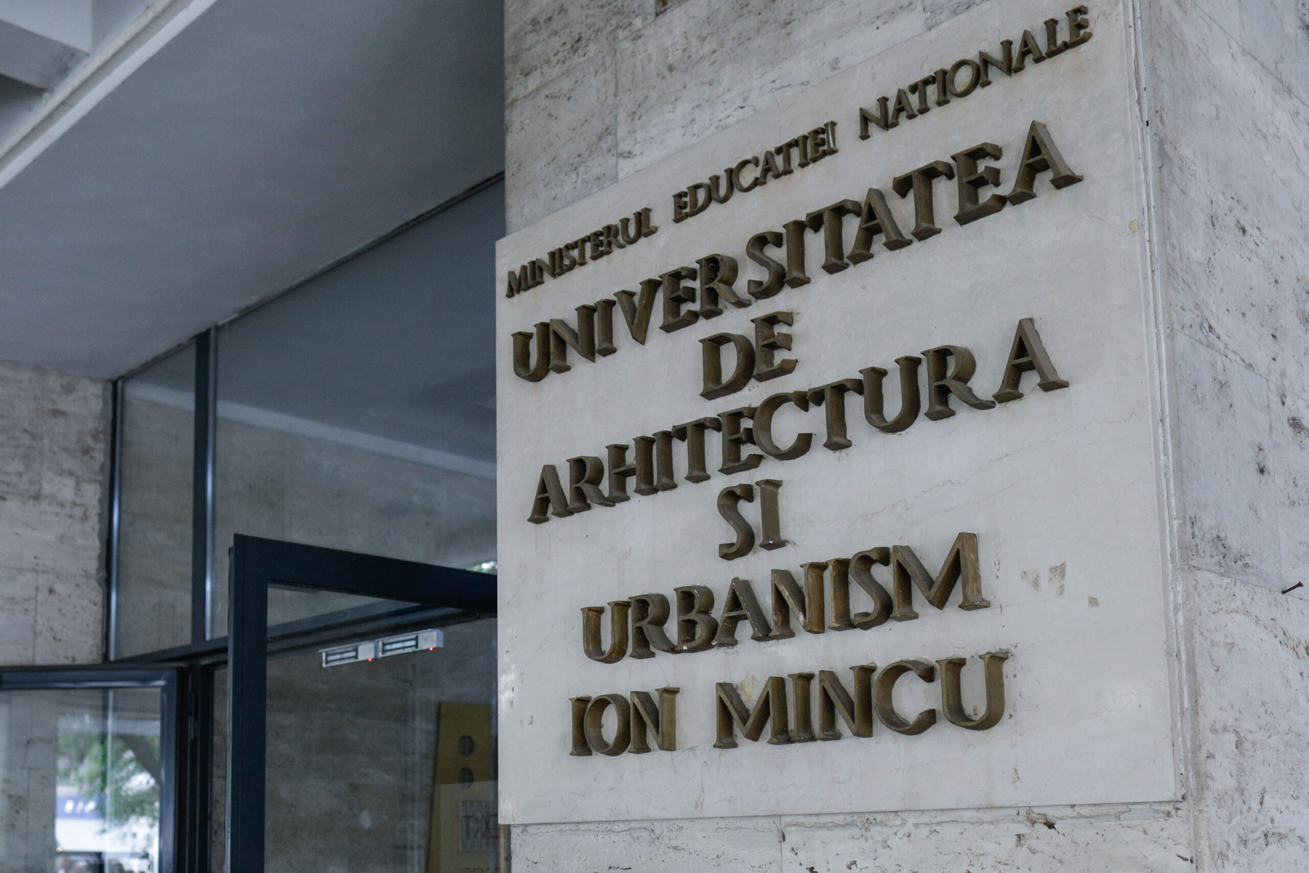 De ce cursurile de la Facultatea de Arhitectură nu s-au mutat în mediul online după alertarea privind infestarea cu ploșnițe? Declarația conducerii Universității din Iași pentru Arhitectură