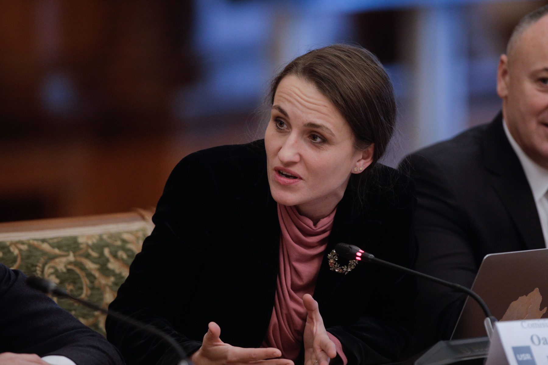 Ministrul Afacerilor Externe, Oana Țoiu, a purtat un dialog cu șeful diplomației americane referitor la întrevederea dintre primarul Capitalei, Nicușor Dan, și Președintele Statelor Unite, Donald Trump. Data acestui eveniment este în curs de stabilire.