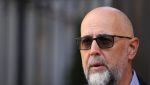 Liderul UDMR, Kelemen Hunor, a anunțat că toți cei implicați au convenit asupra unei decizii comune, și anume că nivelul salarial minim nu va cunoaște o creștere în anul dois mii douăzeci și șase.
