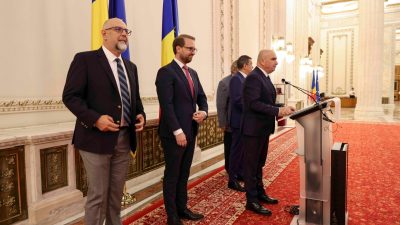 Surse: Coaliția PSD-PNL-USR-UDMR analizează reducerea cu 10% a angajaților din primării și administrația centrală, precum și posibilitatea desființării unor instituții; decizia a fost amânată pentru încă o săptămânăea noastră”