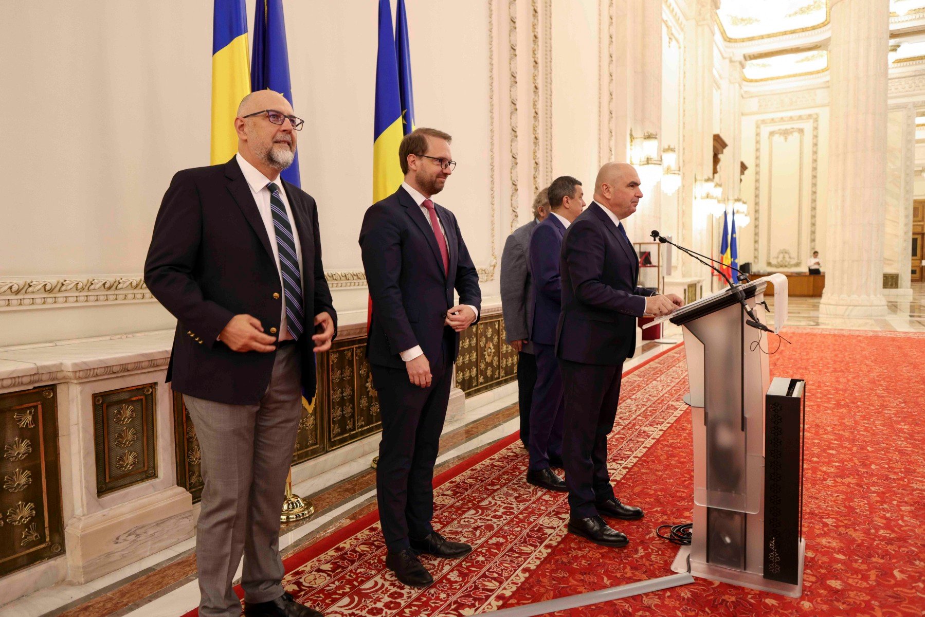 Surse: Coaliția PSD-PNL-USR-UDMR analizează reducerea cu 10% a angajaților din primării și administrația centrală, precum și posibilitatea desființării unor instituții; decizia a fost amânată pentru încă o săptămânăea noastră”
