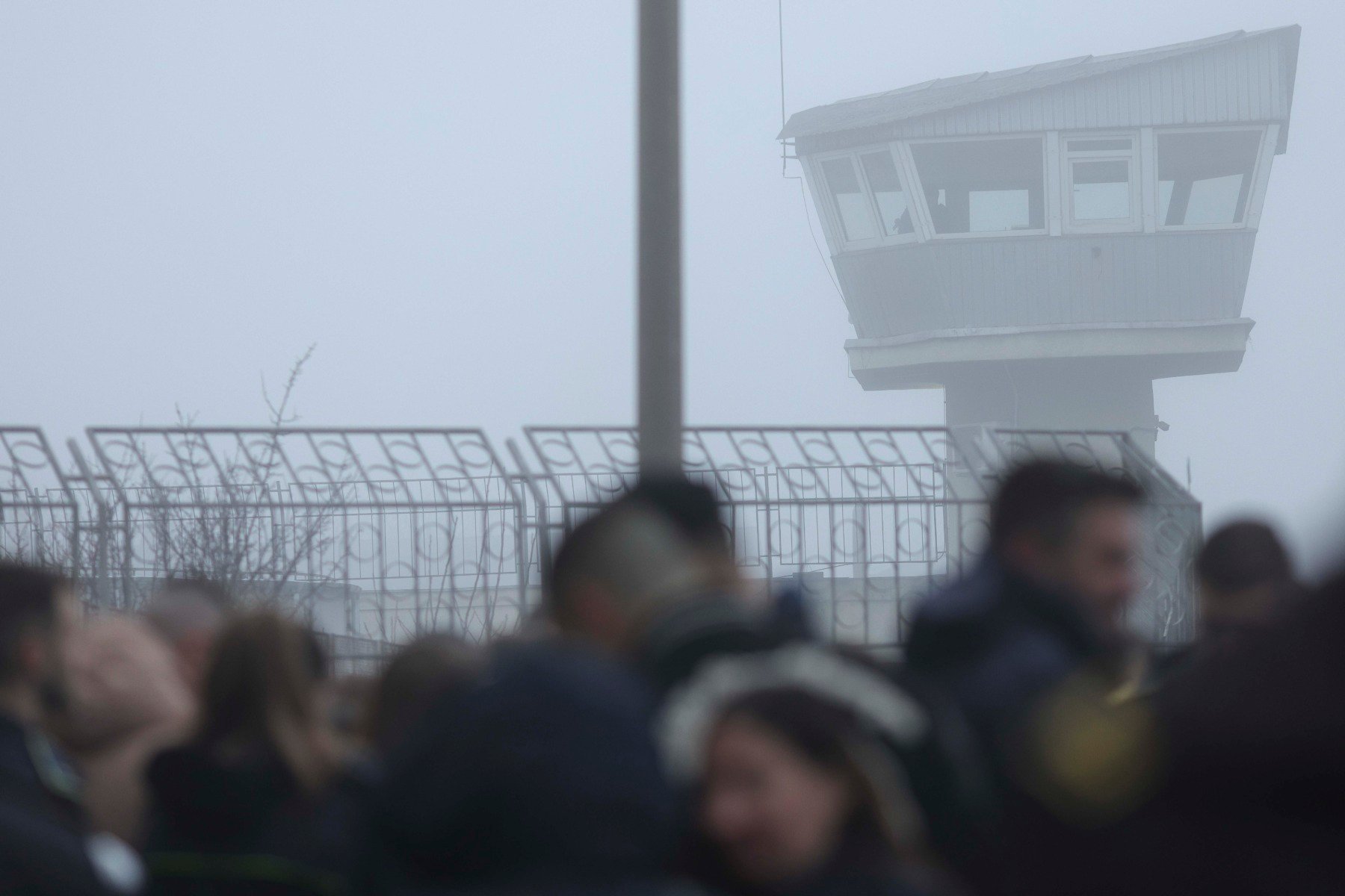 Angajații din penitenciare protestează joi împotriva planului de închidere a Centrului de Detenție din Craiova, în timp ce deținuții vor fi transferați la Tichilești, o localitate situată la aproximativ 30 de kilometri de un orașea noastră”