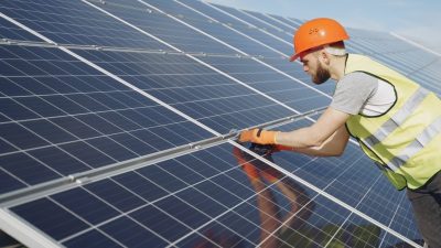 Raport special: România se confruntă cu constrângeri ale infrastructurii și resurselor administrative în domeniul energiei regenerabileea noastră”
