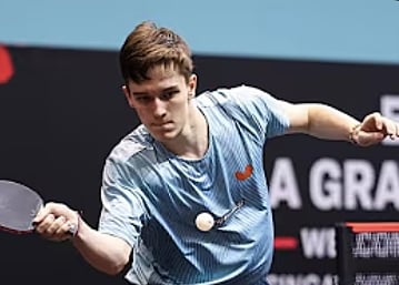 Echipa masculină de tenis de masă a României avansează în sferturile Campionatului European după ce a învins Serbia, la fel ca echipa femininăea noastră”