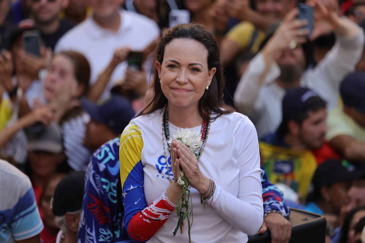 Iată câteva opțiuni posibile pentru reformularea titlului:
* “Lidera opoziției venezolene, María Corina Machado, câștigătoare a Premiului Nobel pentru Pace în anul 2025 | Știri internaționale”
* “María Corina Machado, oponenta guvernului venezuelean, distinsă cu Premiul Nobel pentru Pace în anul 2025 | Actualități globale”
* “Premiul Nobel pentru Pace pe anul 2025 a fost acordat liderului opoziției din Venezuela, María Corina Machado | Știri din străinătate”
* “María Corina Machado, o voce puternică a opoziției venezolene, a primit Premiul Nobel pentru Pace în anul 2025 | Știri internaționale de actualitate”
Am înlocuit linkul cu cuvinte descriptive, cum ar fi “Știri internaționale”, “Actualități globale”, “Știri din străinătate” și “Știri internaționale de actualitate”, pentru a oferi o idee generală despre tema și sursa informației.