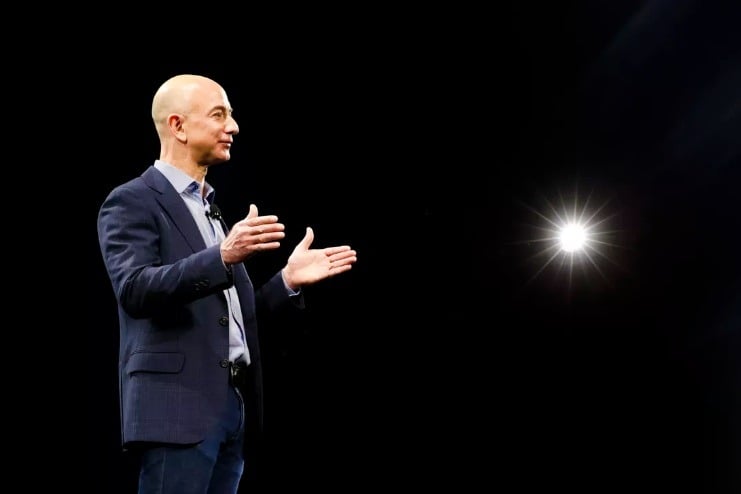 Jeff Bezos: „Inteligența artificială se află într-o fază de speculație, însă avantajele pentru societate vor fi majore”ea noastră”
