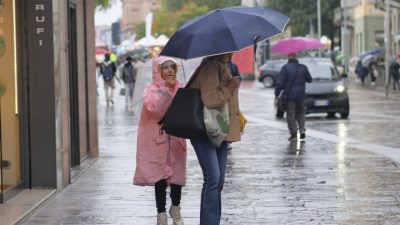 Când se vor încheia precipitațiile și temperaturile scăzute în România. Previziunea meteorologică pentru luna octombrie.