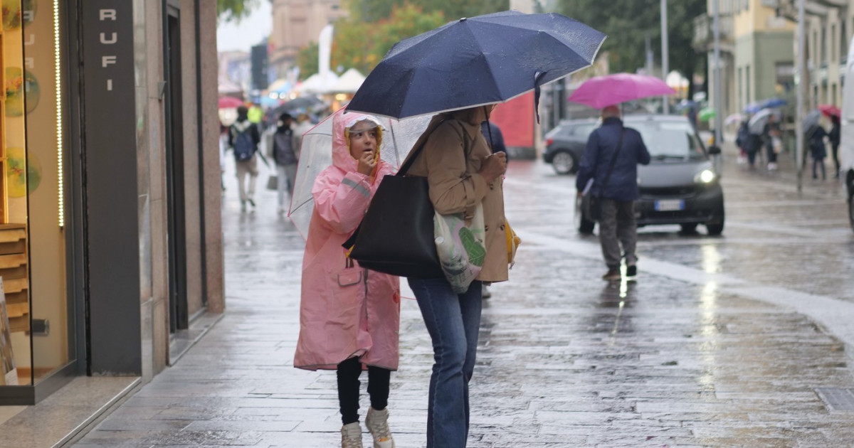Când se vor încheia precipitațiile și temperaturile scăzute în România. Previziunea meteorologică pentru luna octombrie.
