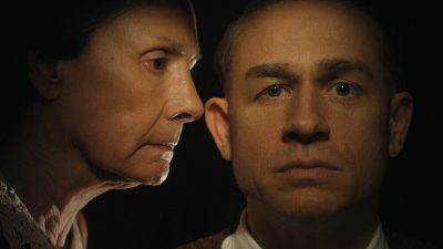 Cine este Ed Gein, noua “bestie” de pe platforma de streaming de filme?

Sau, alternativ:

Descoperă adevărataीएम identitate a lui Ed Gein, personajul central al celui mai nou thriller de pe serviciul de difuzare video online.

Sau, încă o variantă:

Ed Gein, infamul personaj care a inspirat filme de groază, este acum subiectul unei noi producții de pe platforma de divertisment online.